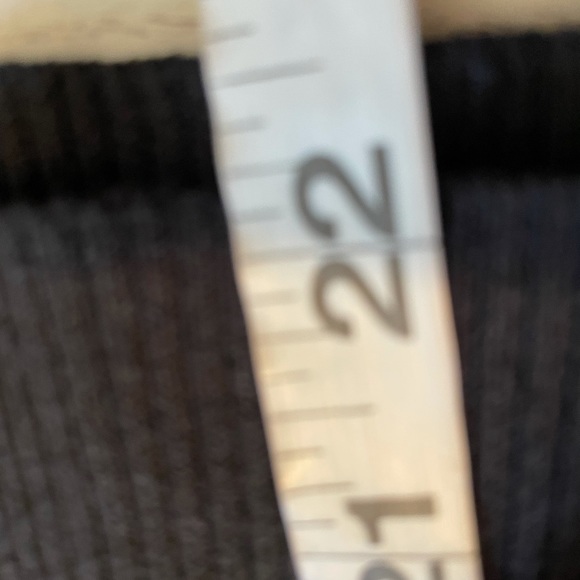 DLG, Black V Neck Faux Fur Sweater Sz PM - Picture 7 of 7